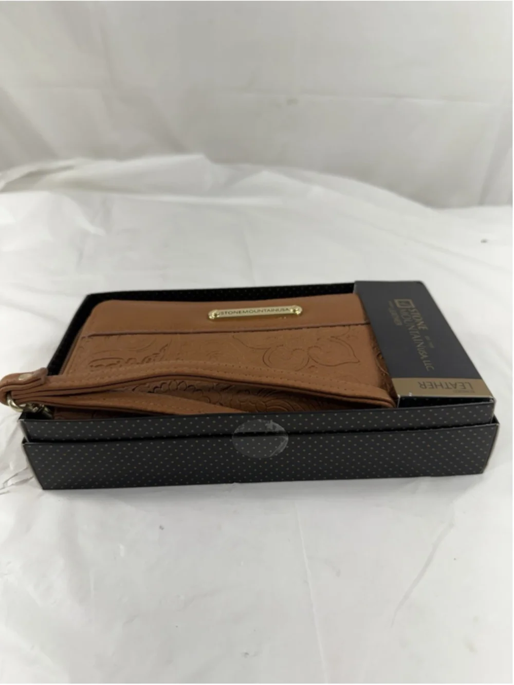 Stone Mountain Embossed Women's Leather Wallet NWT